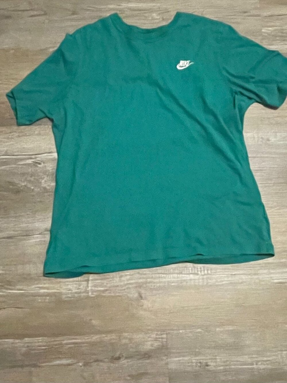 Nike Club T-Shirt Green Athletic Nike Logo Patch T-Shirt Size XL
